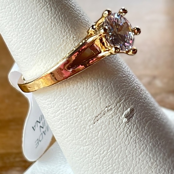 Beautiful AB raised crystal in gold tone setting - Picture 3 of 3